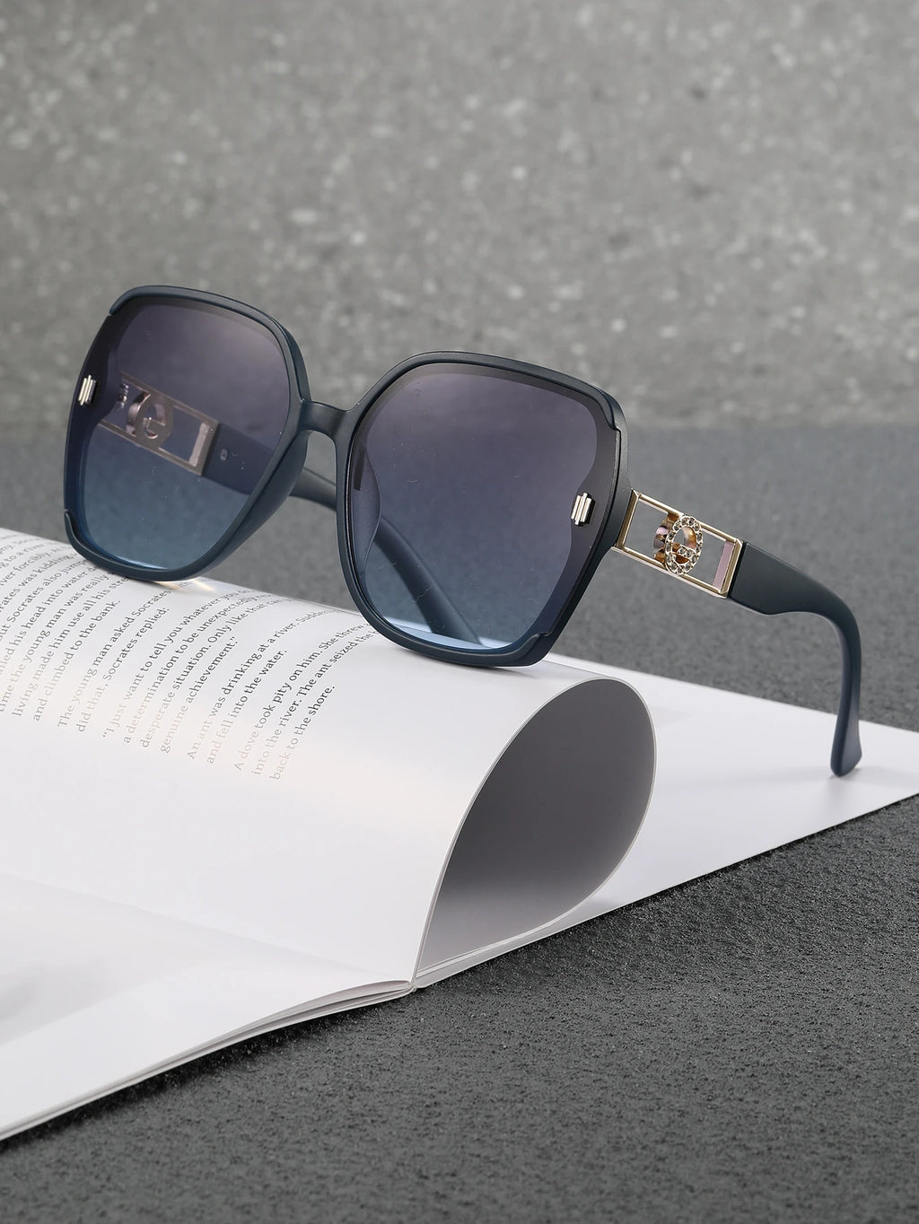 High-end look Sunglasses for women