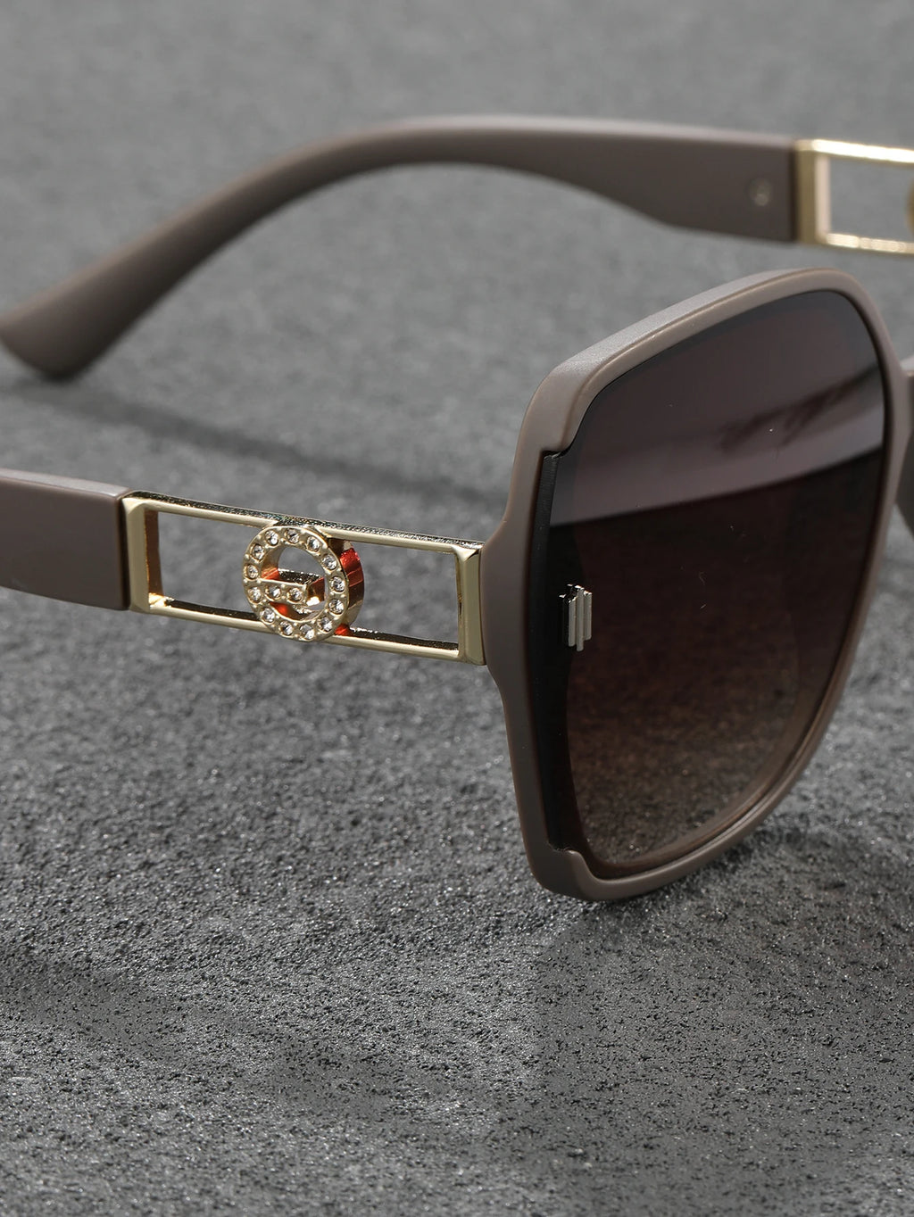 High-end look Sunglasses for women