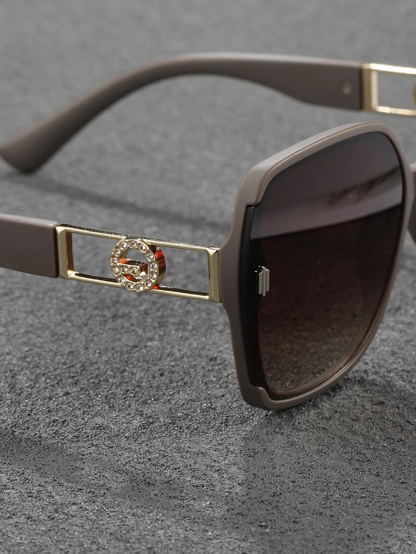 High-end look Sunglasses for women