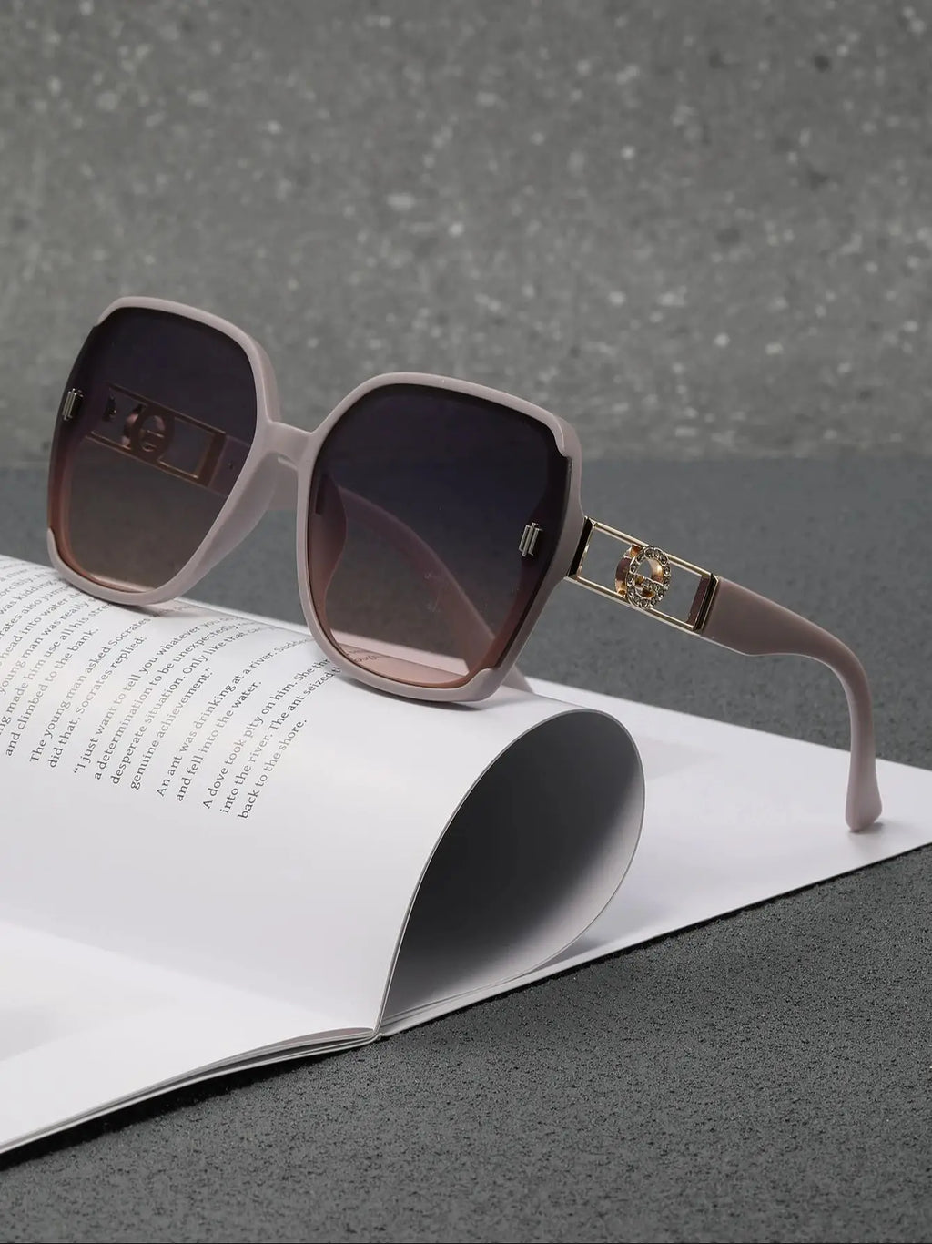 High-end look Sunglasses for women
