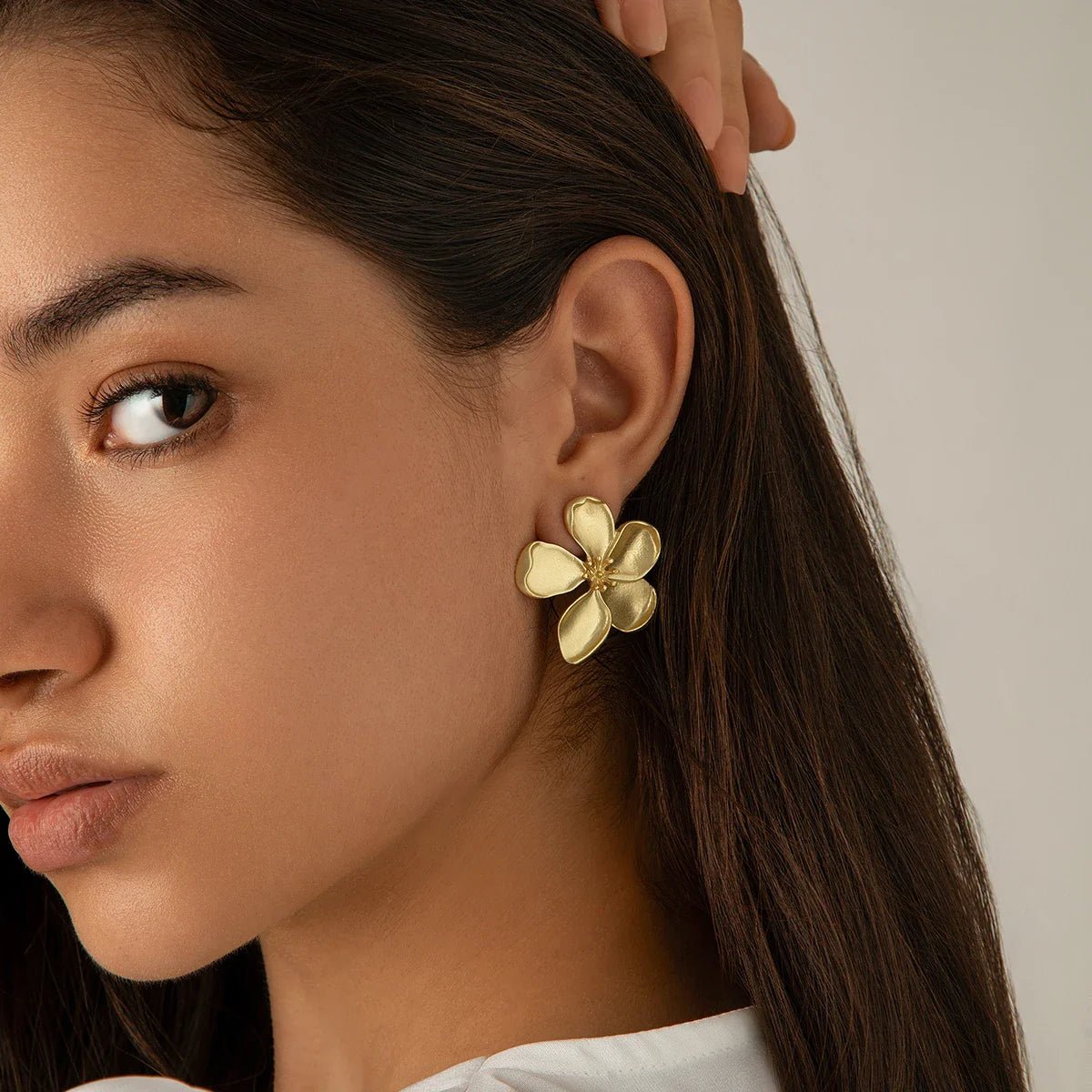 Flower Stud Earrings - Oreela