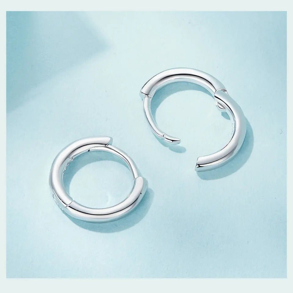 Minimalist Silver Hoop Earrings - Oreela