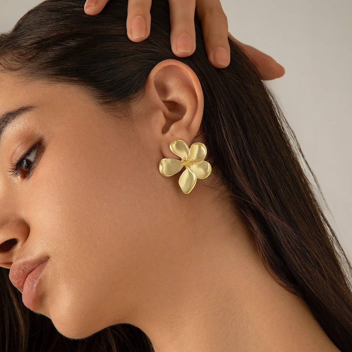 Flower Stud Earrings - Oreela