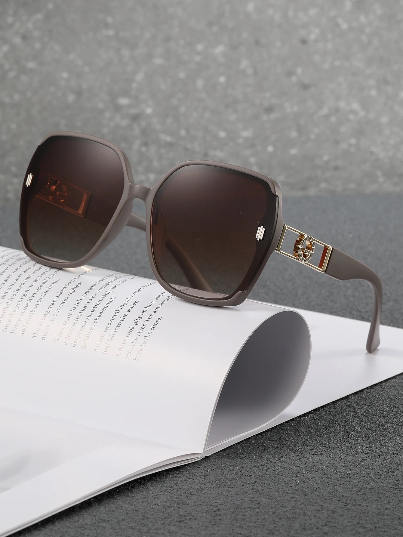 High-end look Sunglasses for women