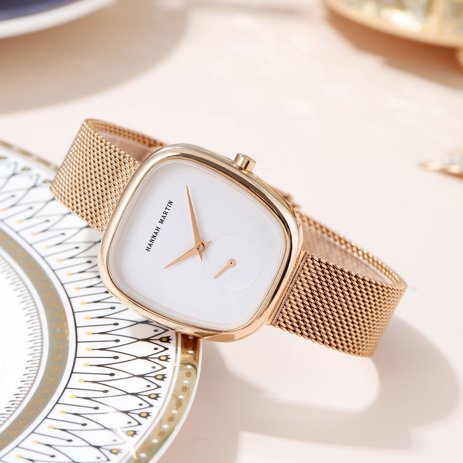 Quartz Analog Wrist Watch with Minimalist Design - Oreela