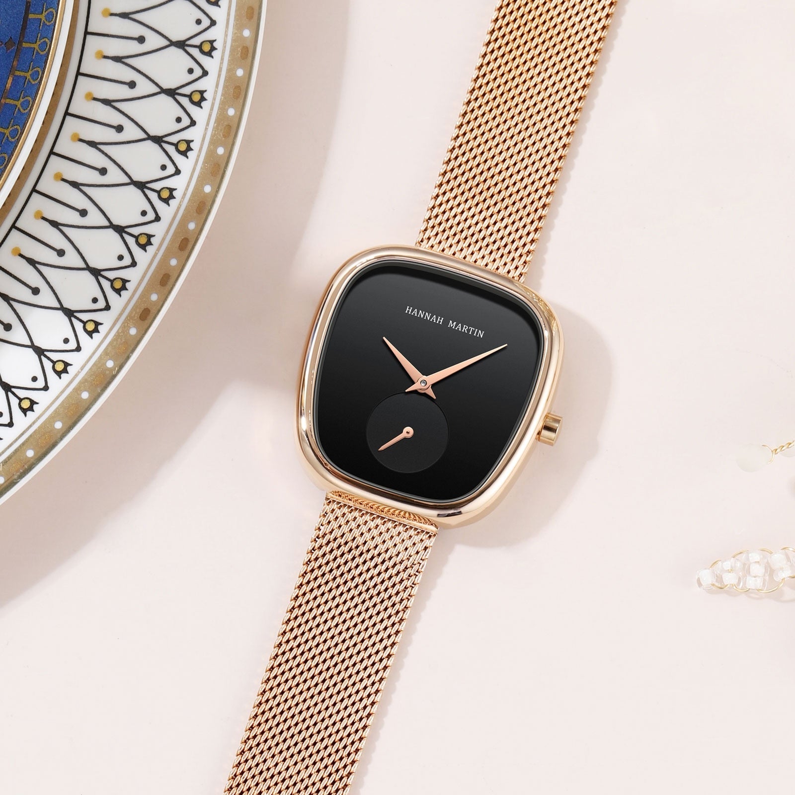 Quartz Analog Wrist Watch with Minimalist Design - Oreela